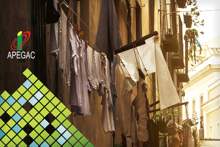 Estendais nas fachadas: O que diz a lei e quem assume a responsabilidade