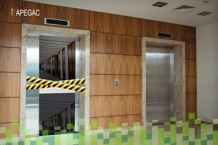 Elevadores bloqueados entre pisos: Procedimentos e responsabilidades